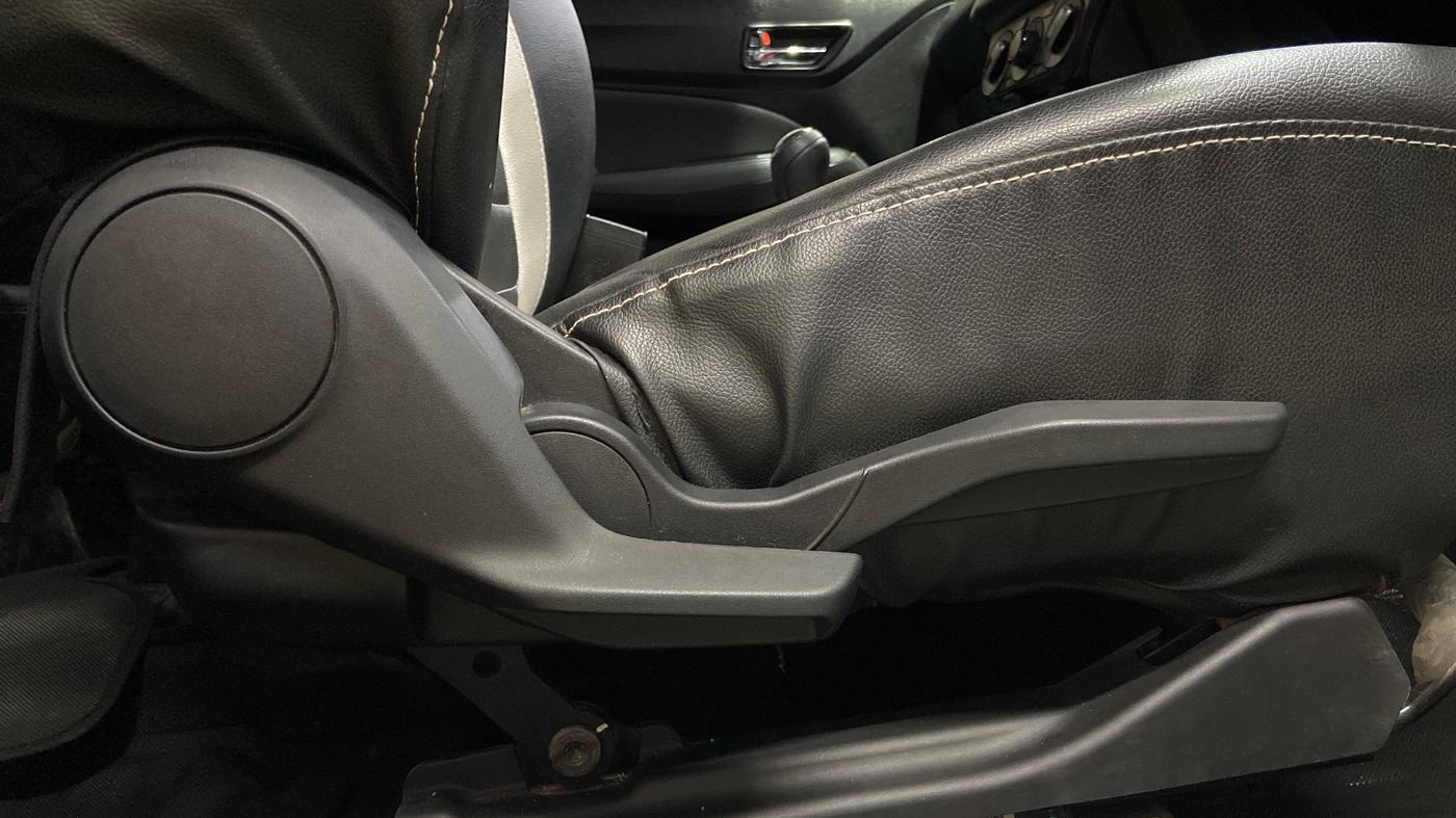 2019 Maruti Swift VXI, Petrol, Manual, 30,010 km, Driver Side Adjustment Panel