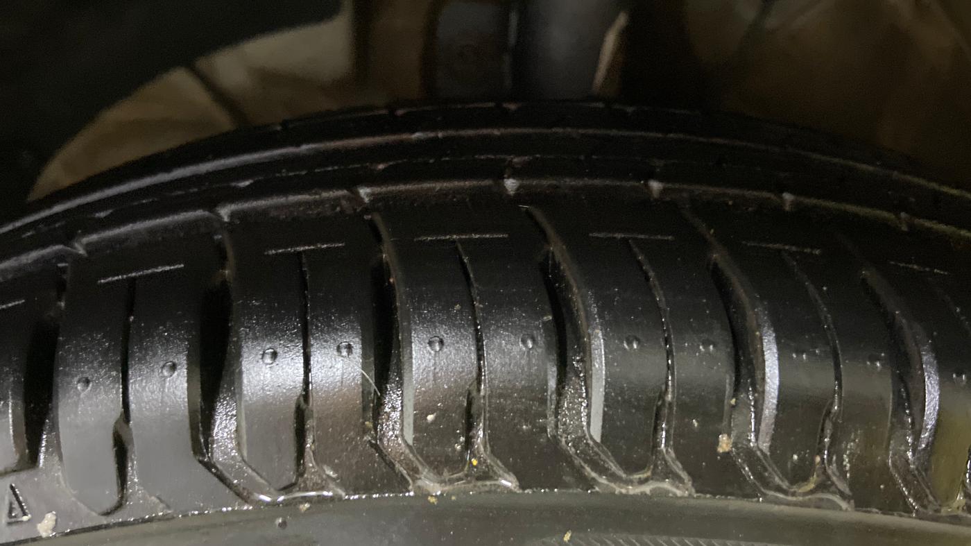 2019 Maruti Swift VXI, Petrol, Manual, 30,010 km, Left Front Tyre Tread