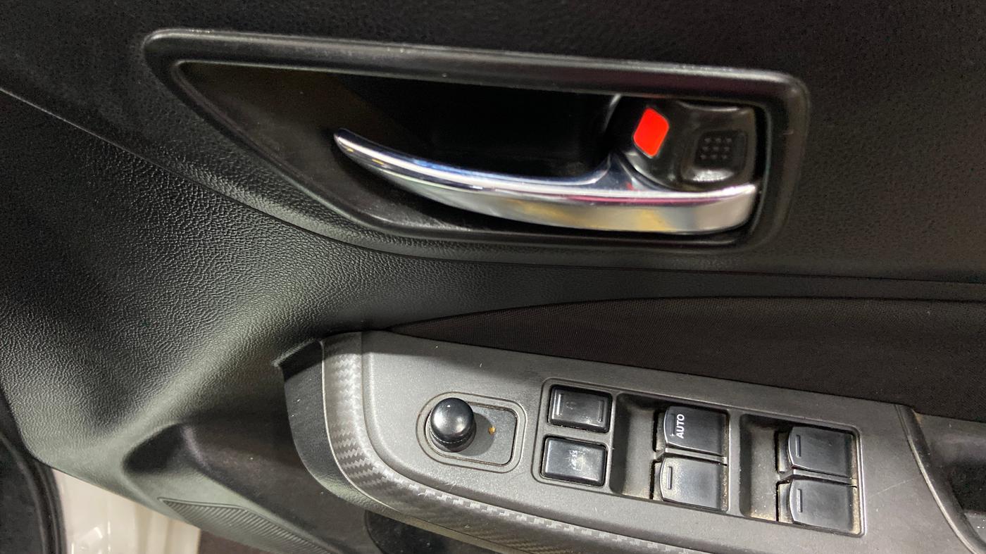 2019 Maruti Swift VXI, Petrol, Manual, 30,010 km, Driver Side Door Panels Control