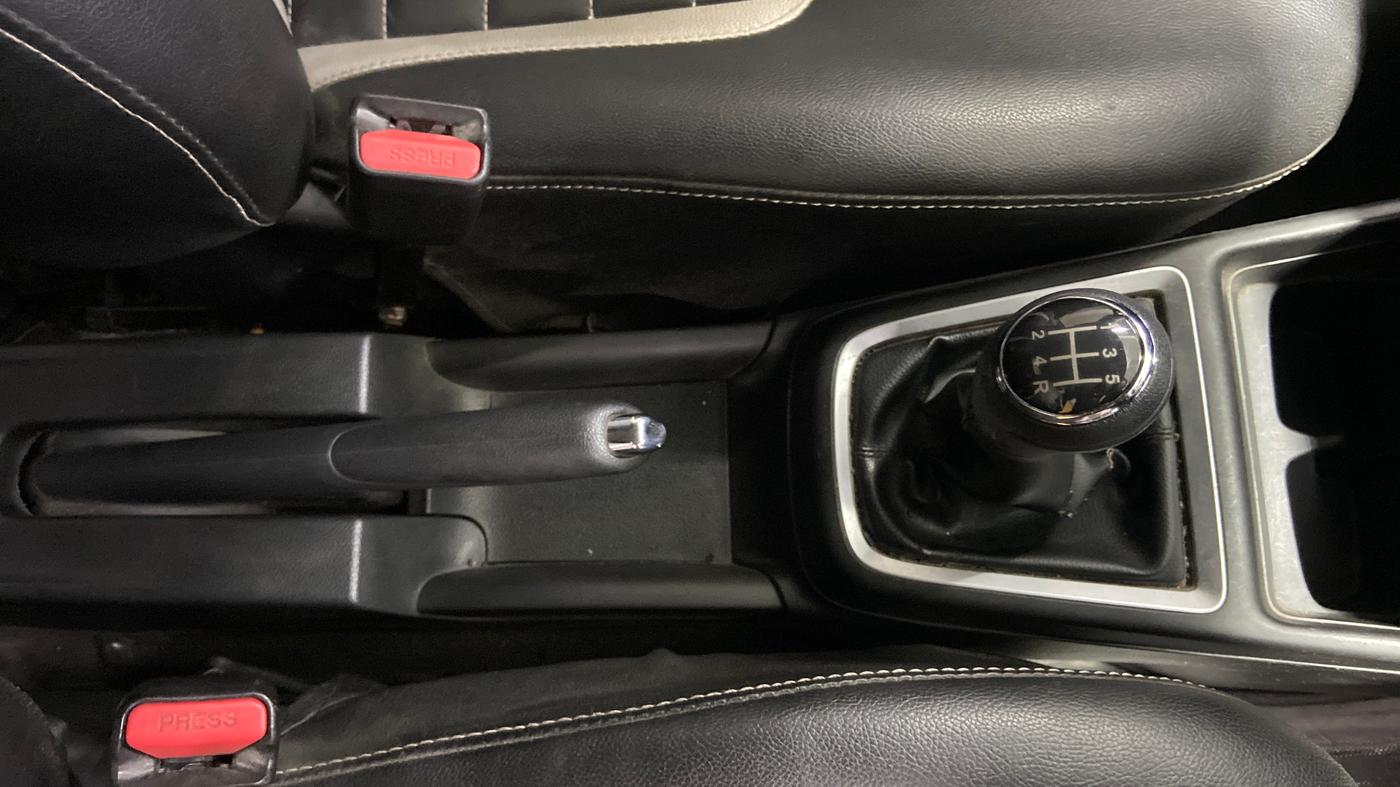 2019 Maruti Swift VXI, Petrol, Manual, 30,010 km, Gear Lever