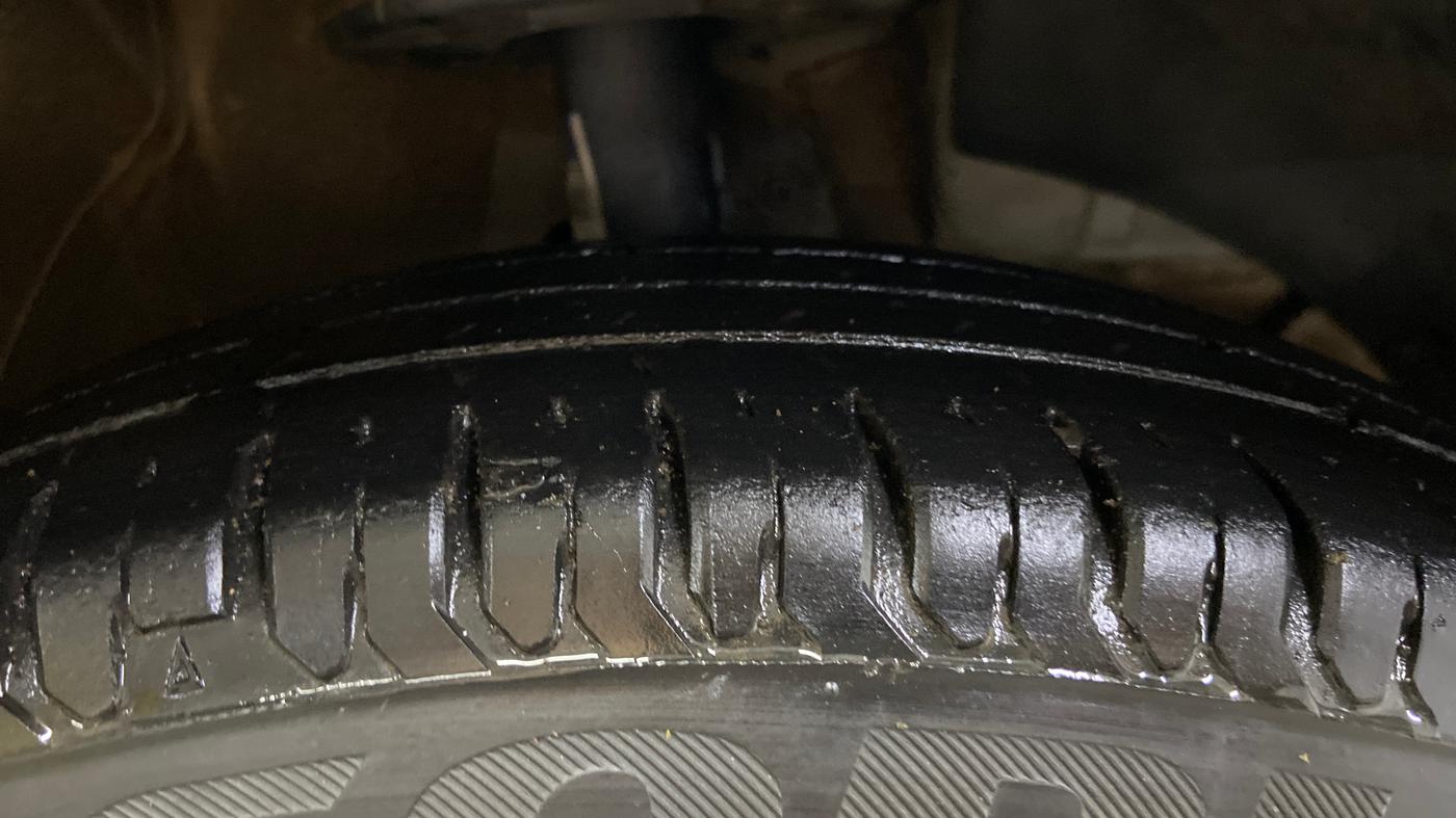 2019 Maruti Swift VXI, Petrol, Manual, 30,010 km, Right Front Tyre Tread