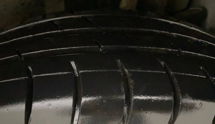 2018 Maruti Swift VXI AMT, Petrol, Automatic, 79,375 km, Left Rear Tyre Tread