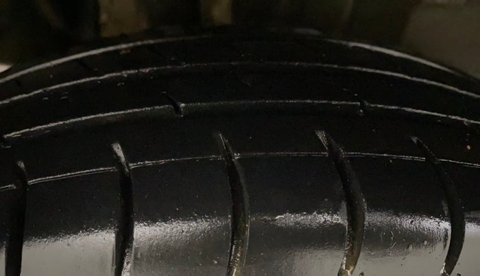 2018 Maruti Swift VXI AMT, Petrol, Automatic, 79,375 km, Right Rear Tyre Tread