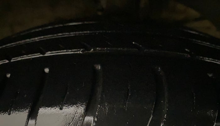 2018 Maruti Swift VXI AMT, Petrol, Automatic, 79,375 km, Right Front Tyre Tread