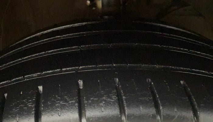 2020 Maruti Baleno ZETA PETROL 1.2, Petrol, Manual, 36,684 km, Right Front Tyre Tread