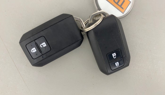 2020 Maruti Baleno ZETA PETROL 1.2, Petrol, Manual, 36,684 km, Key Close Up