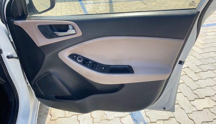 2017 Hyundai Elite i20 SPORTZ 1.2, Petrol, Manual, 58,247 km, Driver Side Door Panels Control