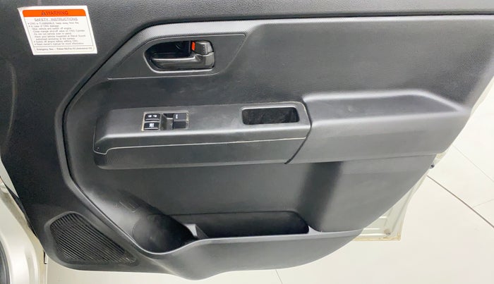 2022 Maruti New Wagon-R LXI CNG (O) 1.0, CNG, Manual, 41,453 km, Driver Side Door Panels Control