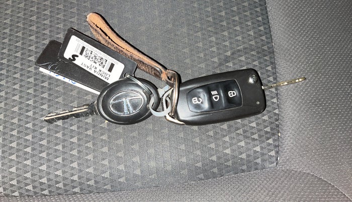 2017 Tata Tiago XZ PETROL, Petrol, Manual, 37,521 km, Key Close Up