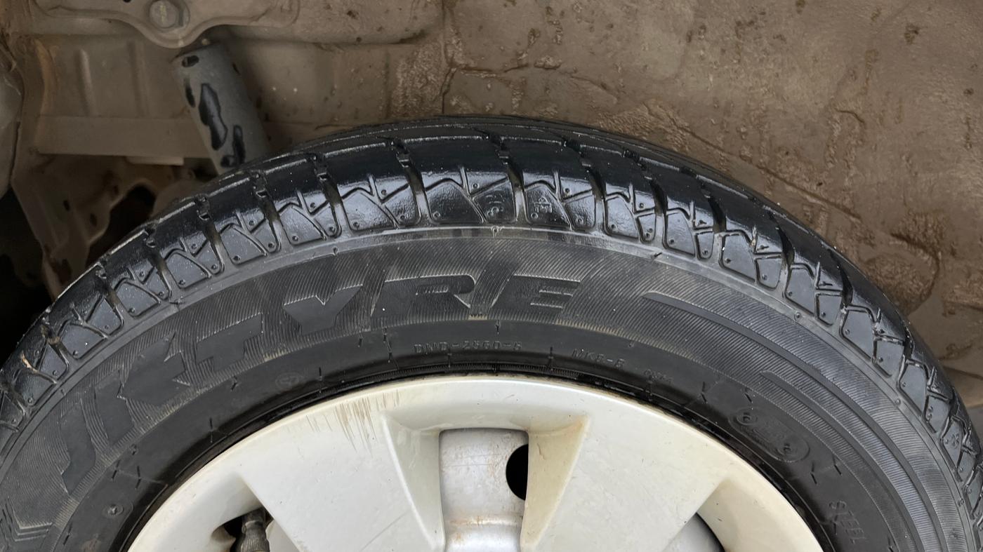 2015 Maruti Wagon R 1.0 LXI, Petrol, Manual, 38,895 km, Right Rear Tyre Tread