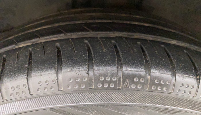 2013 Toyota Corolla Altis VL AT, Petrol, Automatic, 52,941 km, Left Front Tyre Tread