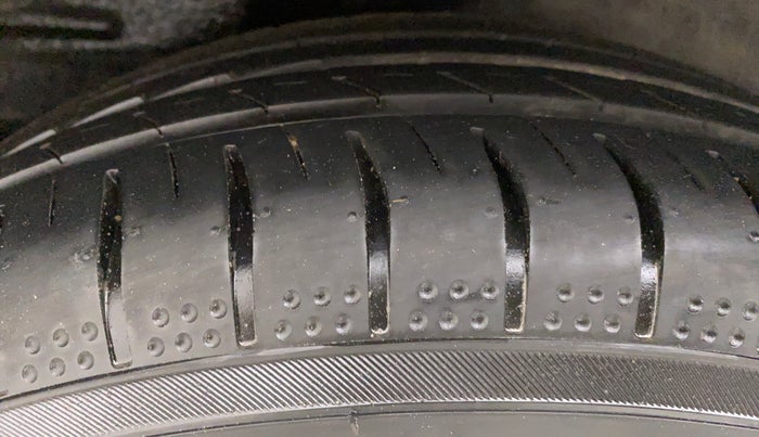 2013 Toyota Corolla Altis VL AT, Petrol, Automatic, 52,941 km, Right Rear Tyre Tread