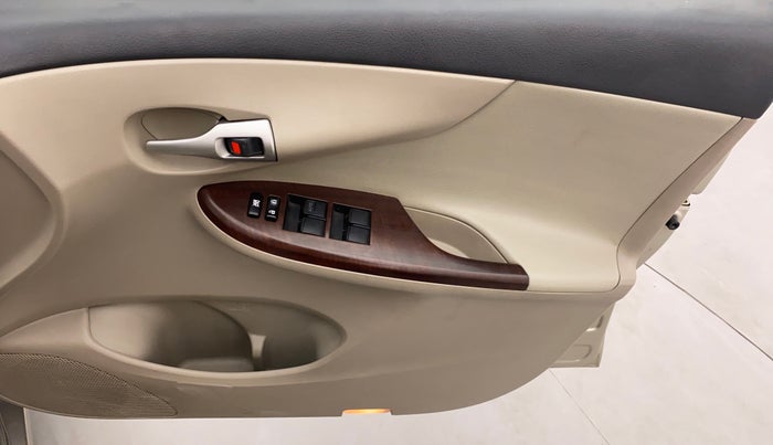 2013 Toyota Corolla Altis VL AT, Petrol, Automatic, 52,941 km, Driver Side Door Panels Control