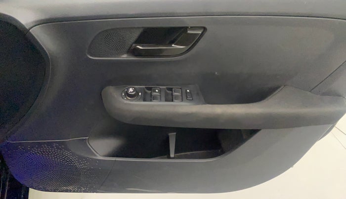 2022 Tata ALTROZ XZA PLUS DARK EDTION, Petrol, Automatic, 16,783 km, Driver Side Door Panels Control