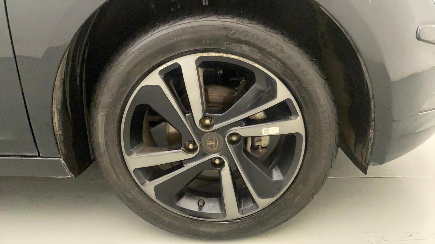 2022 Tata ALTROZ XZA PLUS DARK EDTION, Petrol, Automatic, 16,783 km, Right Front Wheel
