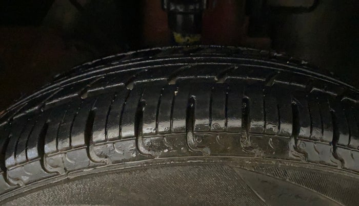 2016 Renault Kwid RXT 0.8, Petrol, Manual, 41,281 km, Right Front Tyre Tread