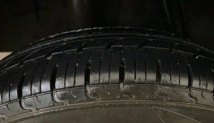 2016 Renault Kwid RXT 0.8, Petrol, Manual, 41,281 km, Right Rear Tyre Tread