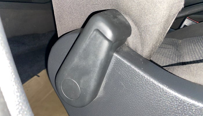 2016 Volkswagen Ameo TRENDLINE 1.2L, Petrol, Manual, 51,284 km, Driver Side Adjustment Panel