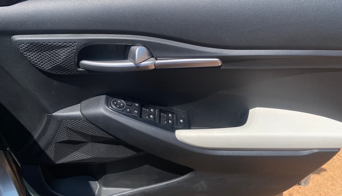 2023 KIA SELTOS HTK PLUS 1.5 IMT, Petrol, Manual, 16,598 km, Driver Side Door Panels Control