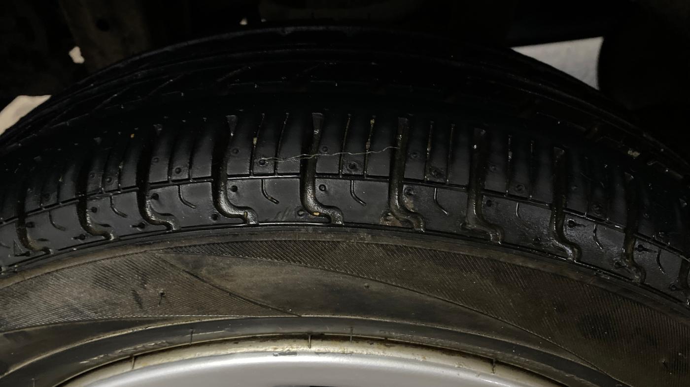 2019 Maruti Alto K10 LXI CNG, CNG, Manual, 40,332 km, Left Front Tyre Tread