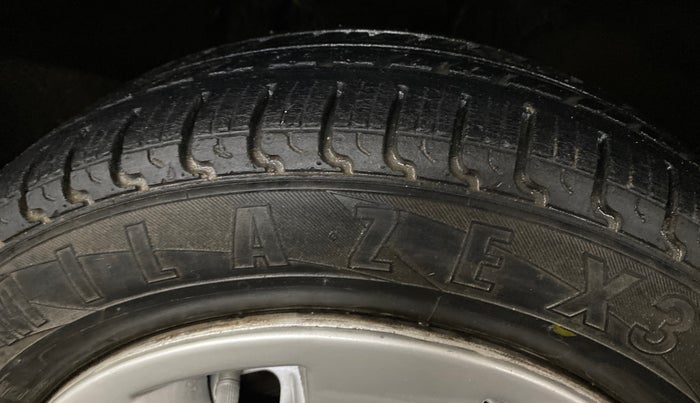 2019 Maruti Alto K10 LXI CNG, CNG, Manual, 40,332 km, Right Front Tyre Tread