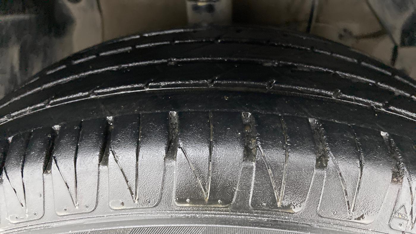 2020 Maruti S Cross ALPHA AT SMART HYBRID, Petrol, Automatic, 42,632 km, Right Front Tyre Tread