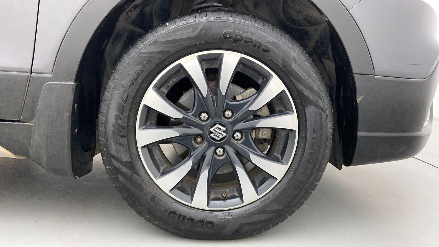 2020 Maruti S Cross ALPHA AT SMART HYBRID, Petrol, Automatic, 42,632 km, Right Front Wheel