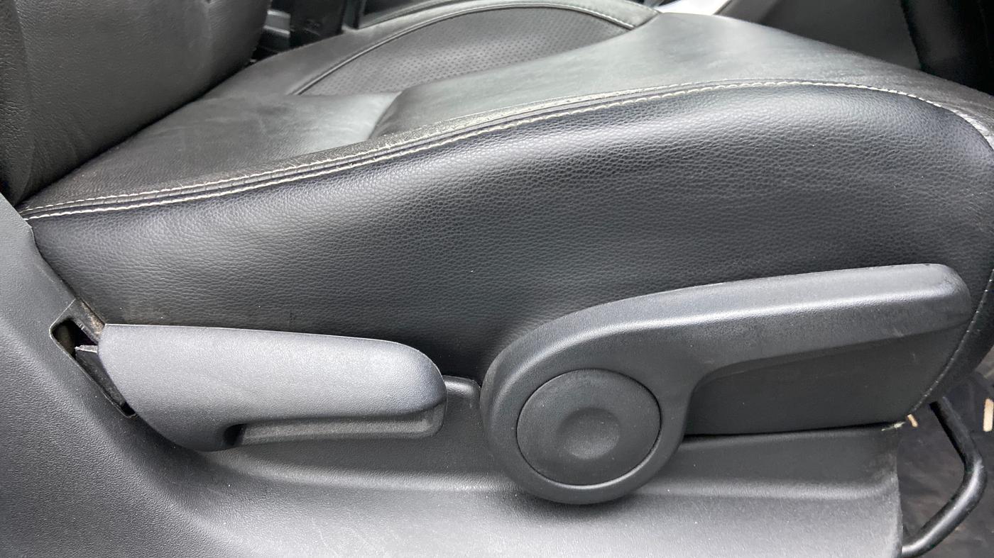 2020 Maruti S Cross ALPHA AT SMART HYBRID, Petrol, Automatic, 42,632 km, Driver Side Adjustment Panel