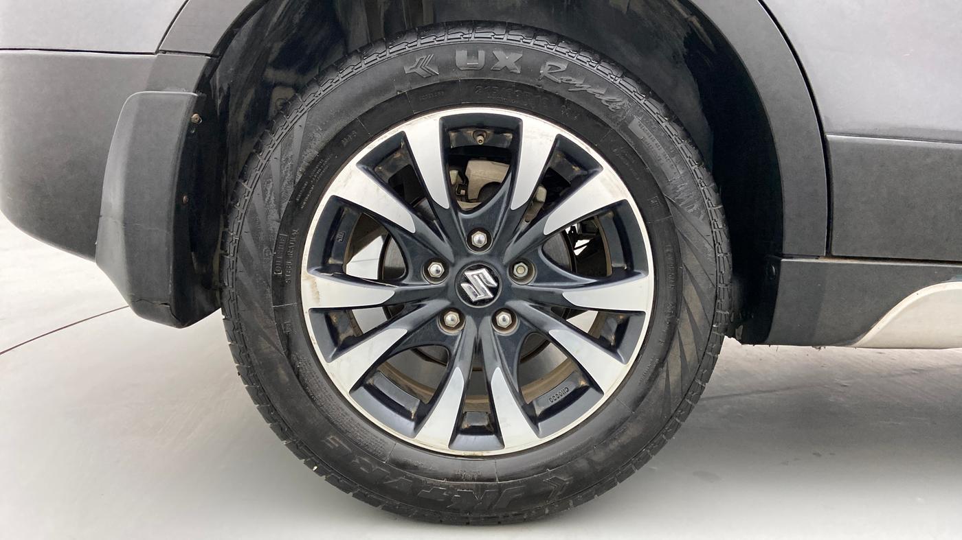 2020 Maruti S Cross ALPHA AT SMART HYBRID, Petrol, Automatic, 42,632 km, Right Rear Wheel