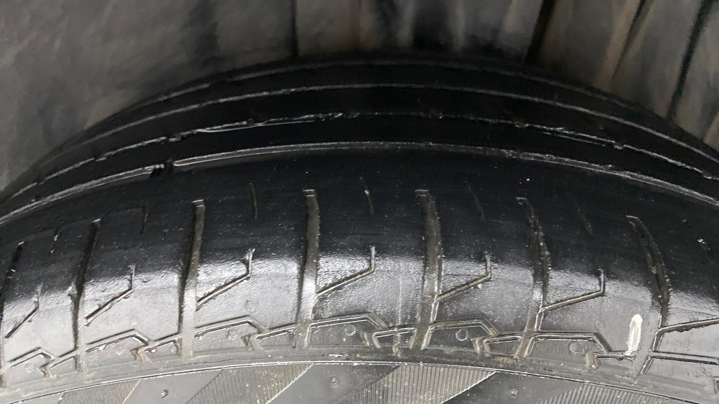 2020 Maruti S Cross ALPHA AT SMART HYBRID, Petrol, Automatic, 42,632 km, Left Rear Tyre Tread