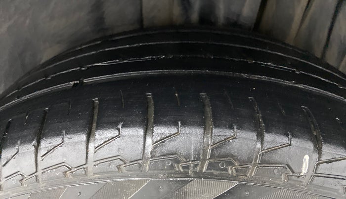 2020 Maruti S Cross ALPHA AT SMART HYBRID, Petrol, Automatic, 42,632 km, Left Rear Tyre Tread