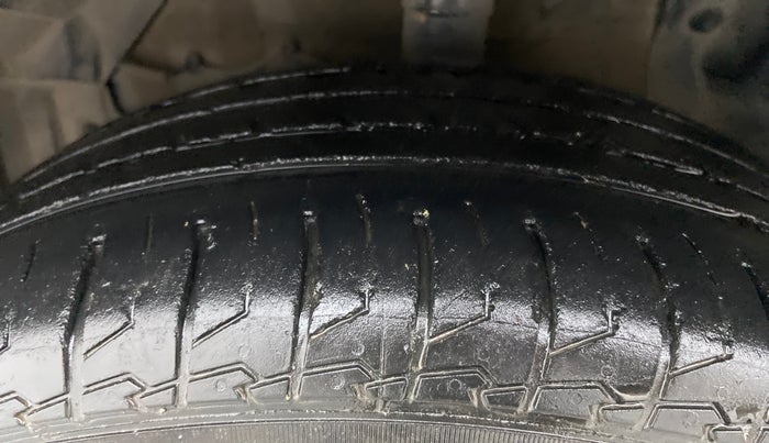 2020 Maruti S Cross ALPHA AT SMART HYBRID, Petrol, Automatic, 42,632 km, Left Front Tyre Tread