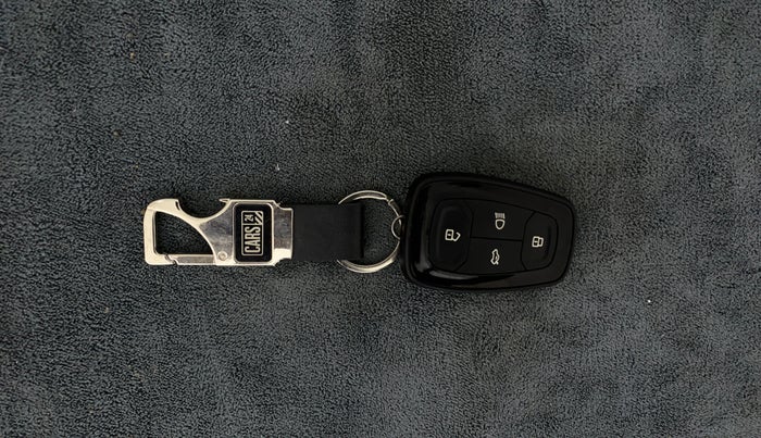 2022 Tata PUNCH CREATIVE  AMT, Petrol, Automatic, 14,957 km, Key Close Up