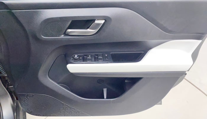 2022 Tata PUNCH CREATIVE  AMT, Petrol, Automatic, 14,957 km, Driver Side Door Panels Control