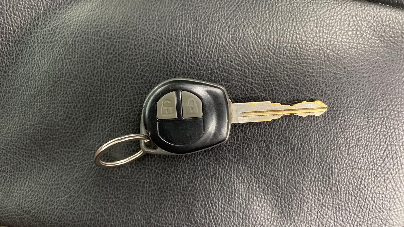 2017 Maruti Swift LXI (O), Petrol, Manual, 56,586 km, Key Close Up