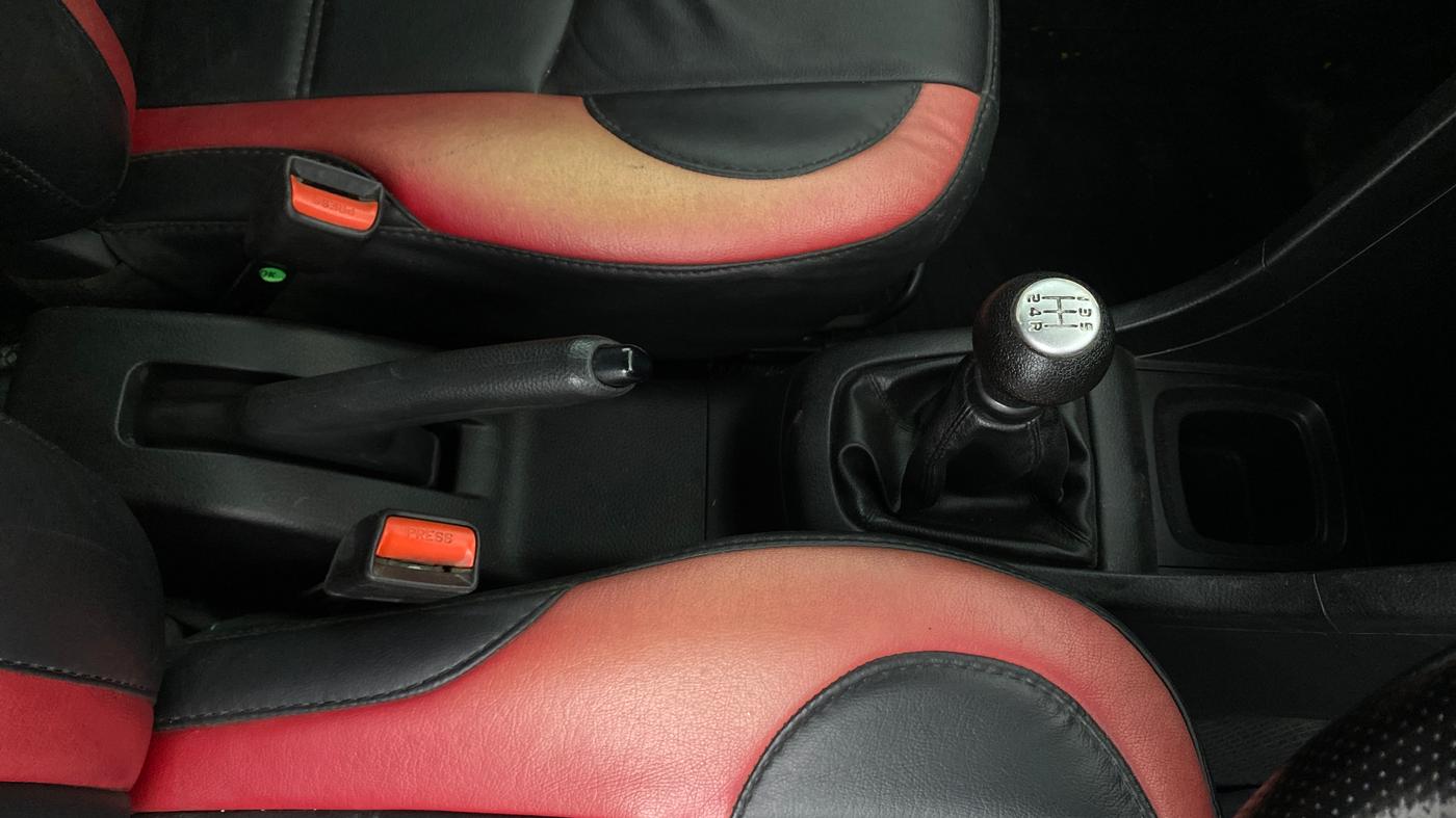 2017 Maruti Swift LXI (O), Petrol, Manual, 56,586 km, Gear Lever