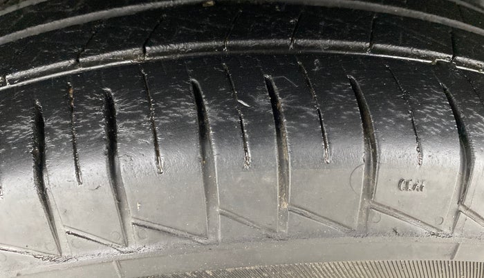 2023 Renault TRIBER RXT, Petrol, Manual, 25,828 km, Right Rear Tyre Tread