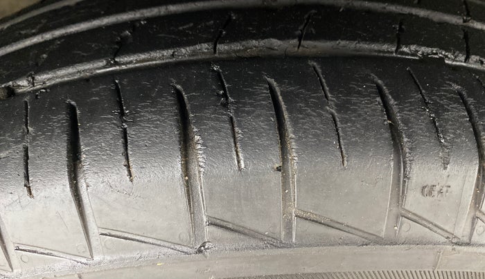 2023 Renault TRIBER RXT, Petrol, Manual, 25,828 km, Right Front Tyre Tread