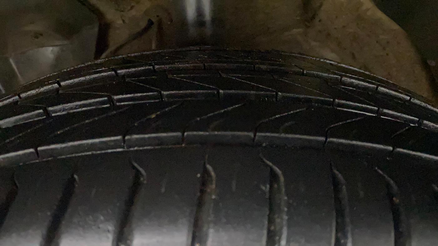 2020 MG HECTOR PLUS SHARP 1.5 PETROL TURBO DCT 6-STR, Petrol, Automatic, 74,192 km, Left Front Tyre Tread