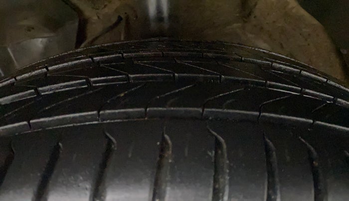 2020 MG HECTOR PLUS SHARP 1.5 PETROL TURBO DCT 6-STR, Petrol, Automatic, 73,825 km, Left Front Tyre Tread