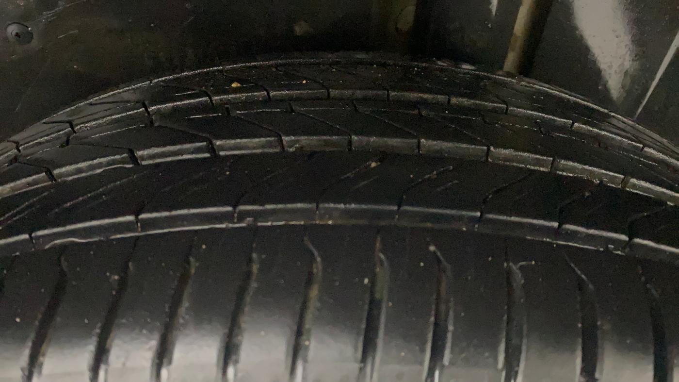 2020 MG HECTOR PLUS SHARP 1.5 PETROL TURBO DCT 6-STR, Petrol, Automatic, 74,192 km, Left Rear Tyre Tread