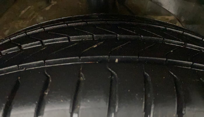 2020 MG HECTOR PLUS SHARP 1.5 PETROL TURBO DCT 6-STR, Petrol, Automatic, 73,825 km, Right Front Tyre Tread
