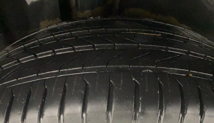 2020 MG HECTOR PLUS SHARP 1.5 PETROL TURBO DCT 6-STR, Petrol, Automatic, 73,825 km, Right Rear Tyre Tread