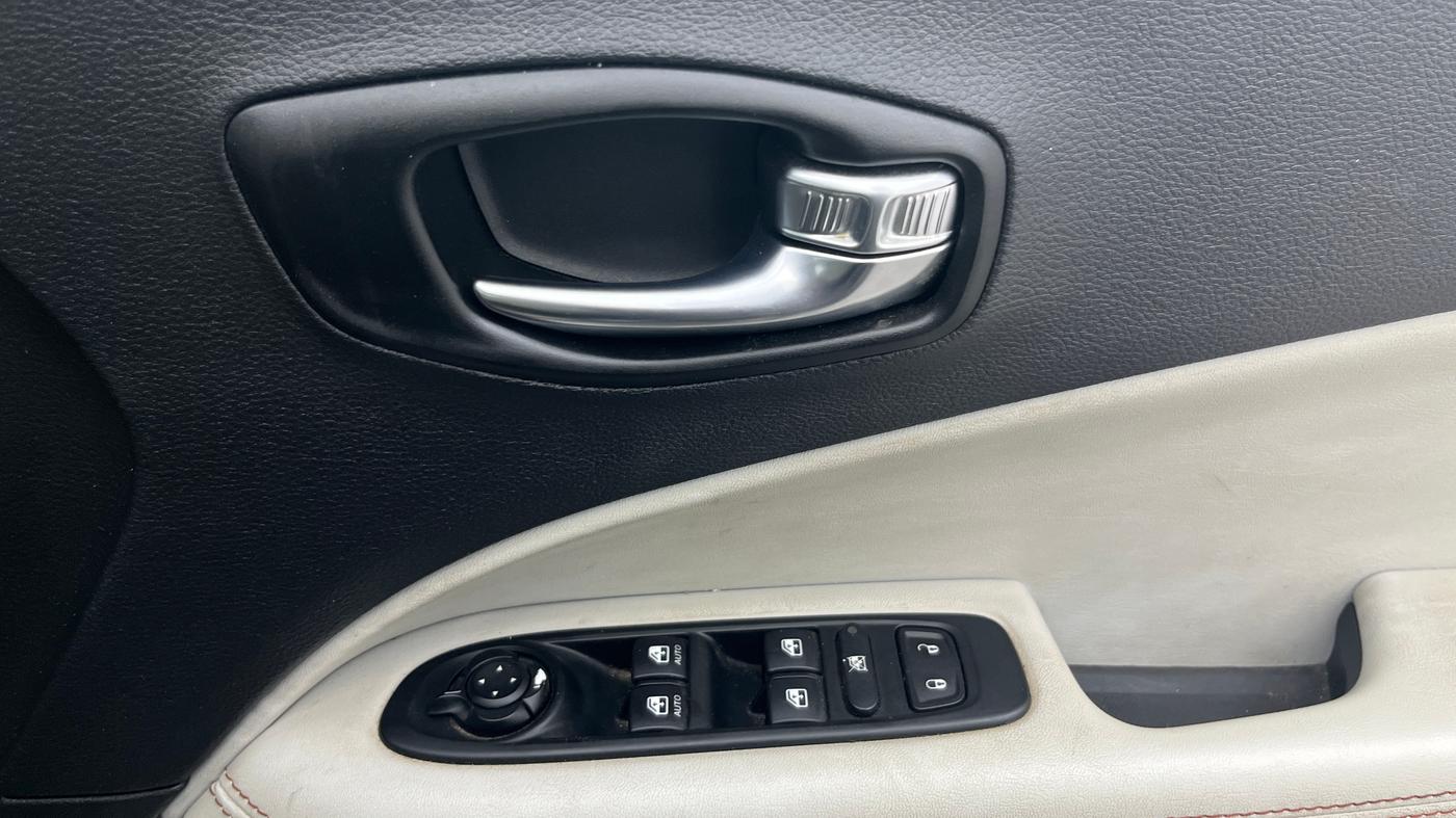 2018 Jeep Compass LIMITED 1.4 PETROL AT, Petrol, Automatic, 35,338 km, Driver Side Door Panels Control