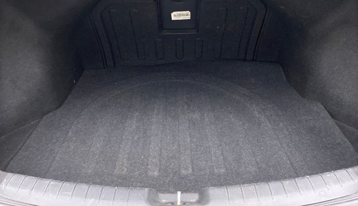 2018 Hyundai New Elantra 1.6 SX (O) AT DIESEL, Diesel, Automatic, 81,405 km, Boot Inside