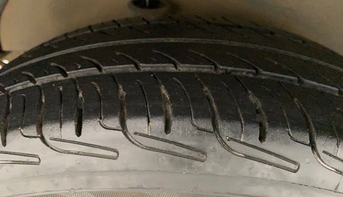2013 Maruti Ritz LXI, Petrol, Manual, 75,005 km, Right Rear Tyre Tread