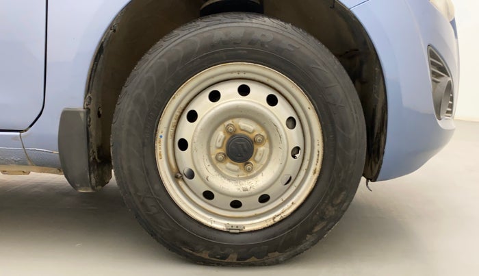 2013 Maruti Ritz LXI, Petrol, Manual, 75,005 km, Right Front Wheel