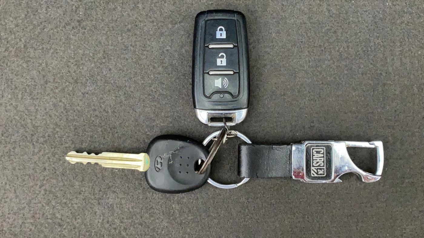 2011 Hyundai i10 MAGNA 1.2, Petrol, Manual, 1,30,587 km, Key Close Up