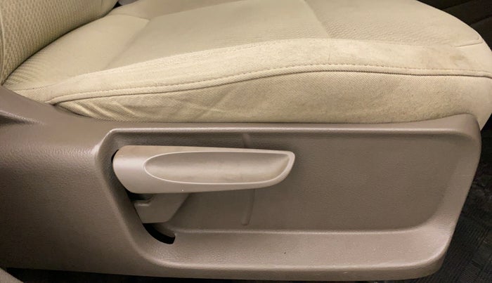 2014 Skoda Rapid AMBITION 1.6 MPI MT PLUS, Petrol, Manual, 94,423 km, Driver Side Adjustment Panel