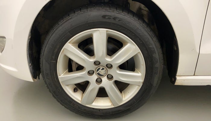 2014 Skoda Rapid AMBITION 1.6 MPI MT PLUS, Petrol, Manual, 94,423 km, Left Front Wheel